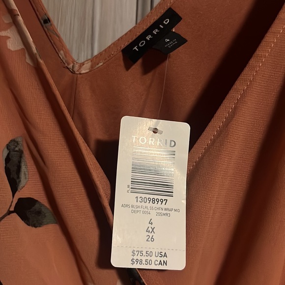 Can not fit into dress.  Beautiful flower sundress. 4x - Picture 2 of 3